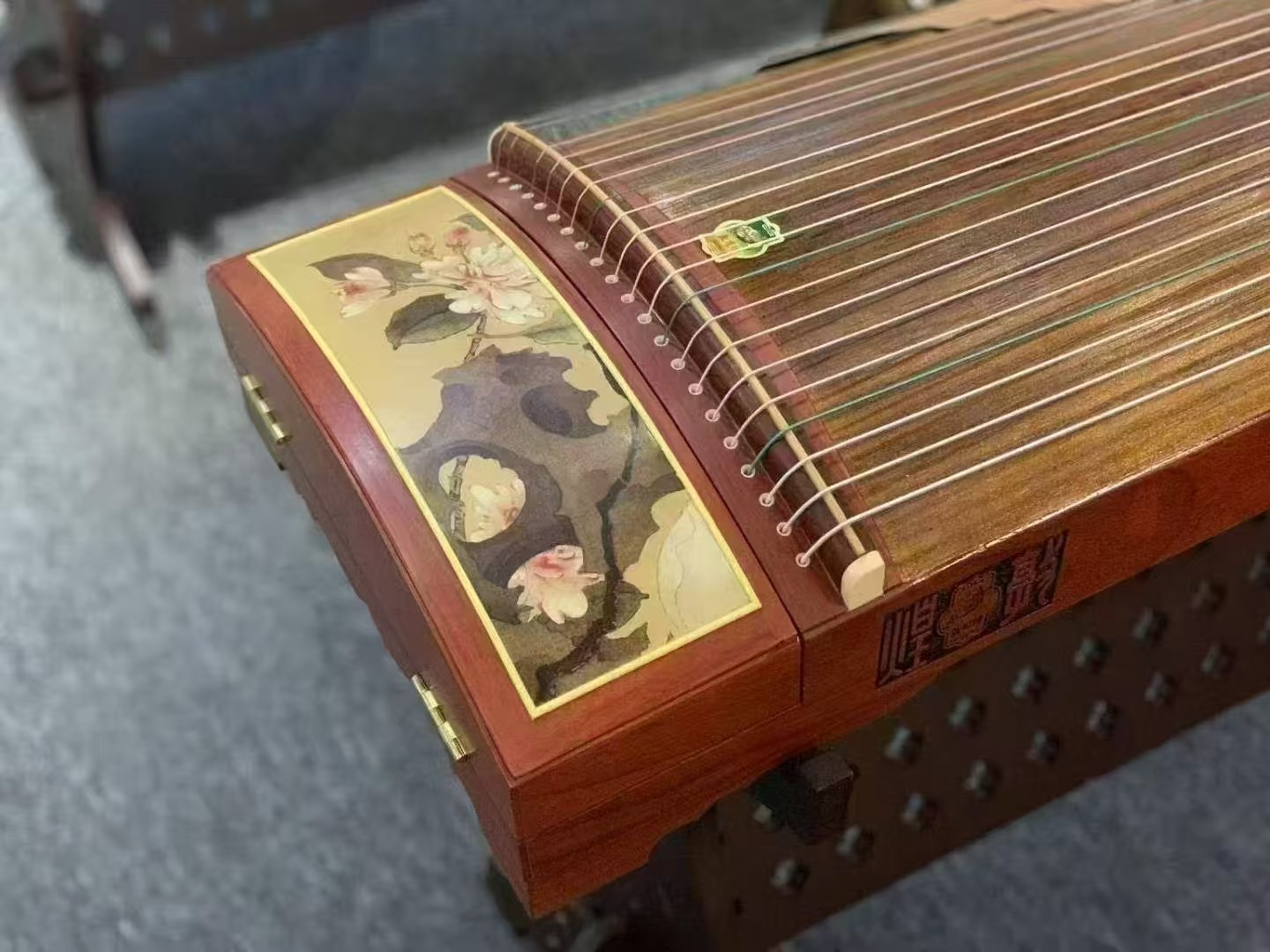 敦煌古筝-洪绶花卉